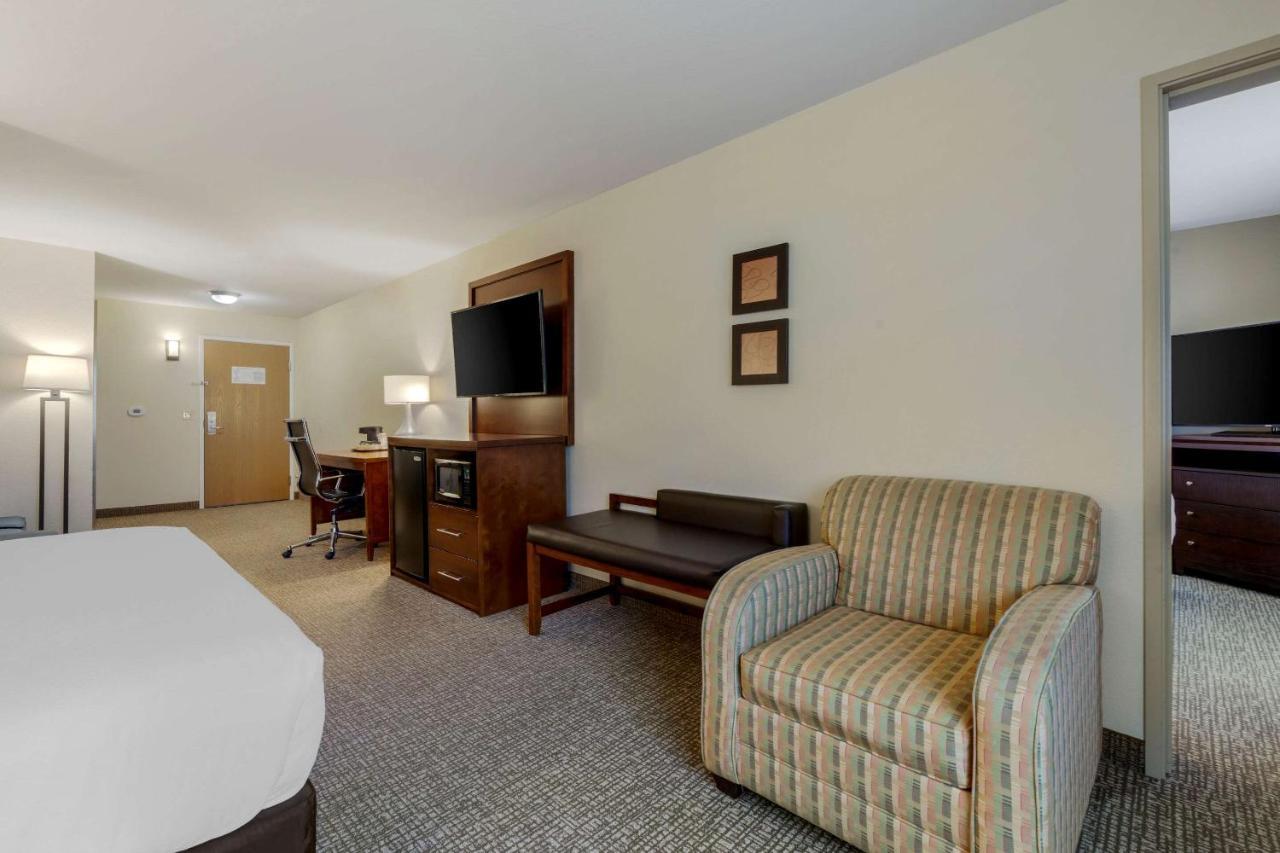 Comfort Suites Johnson Creek Conference Center Luaran gambar