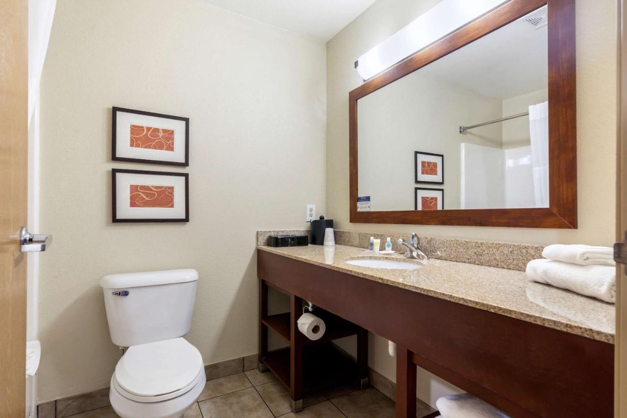 Comfort Suites Johnson Creek Conference Center Luaran gambar