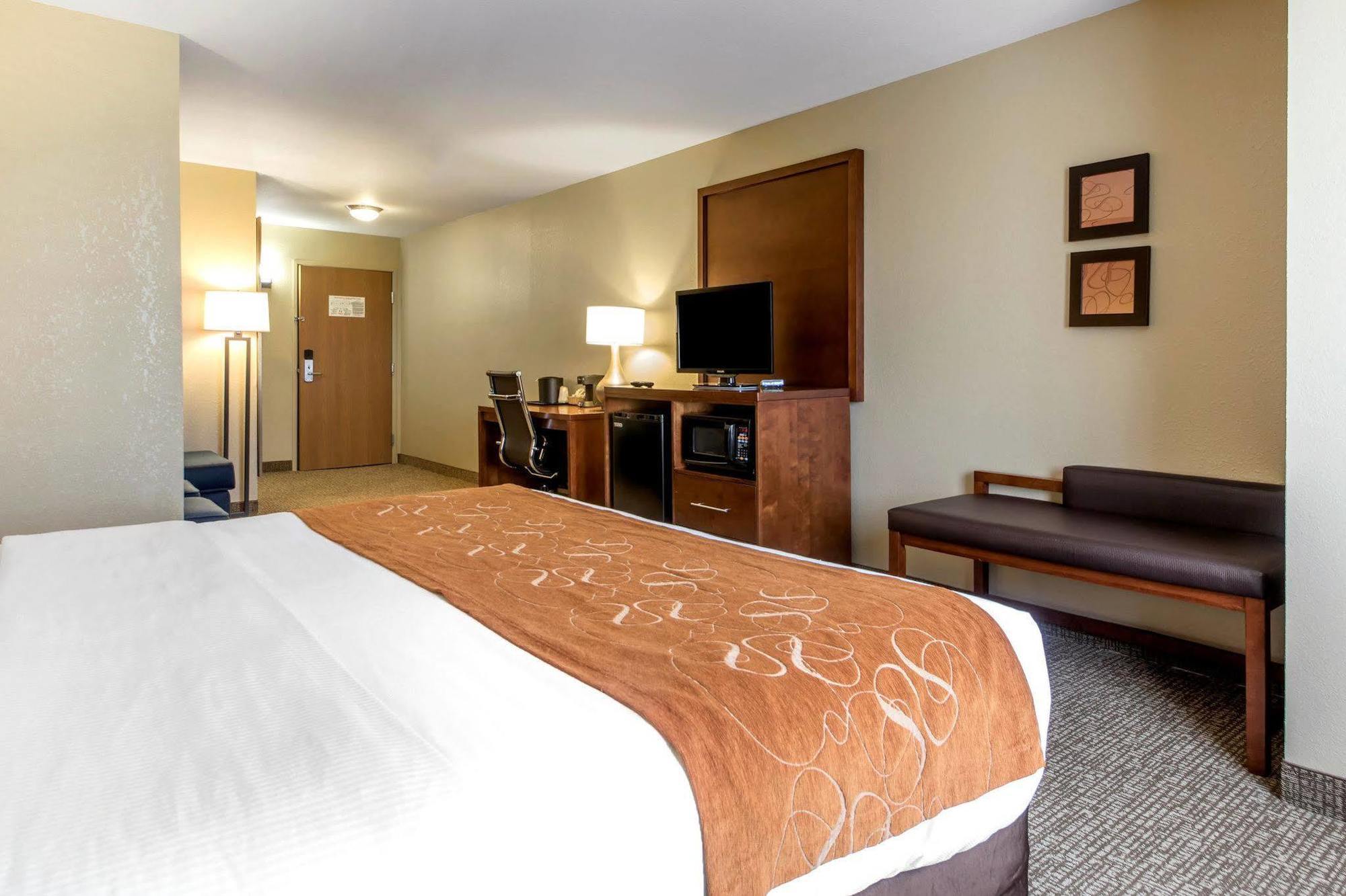 Comfort Suites Johnson Creek Conference Center Luaran gambar