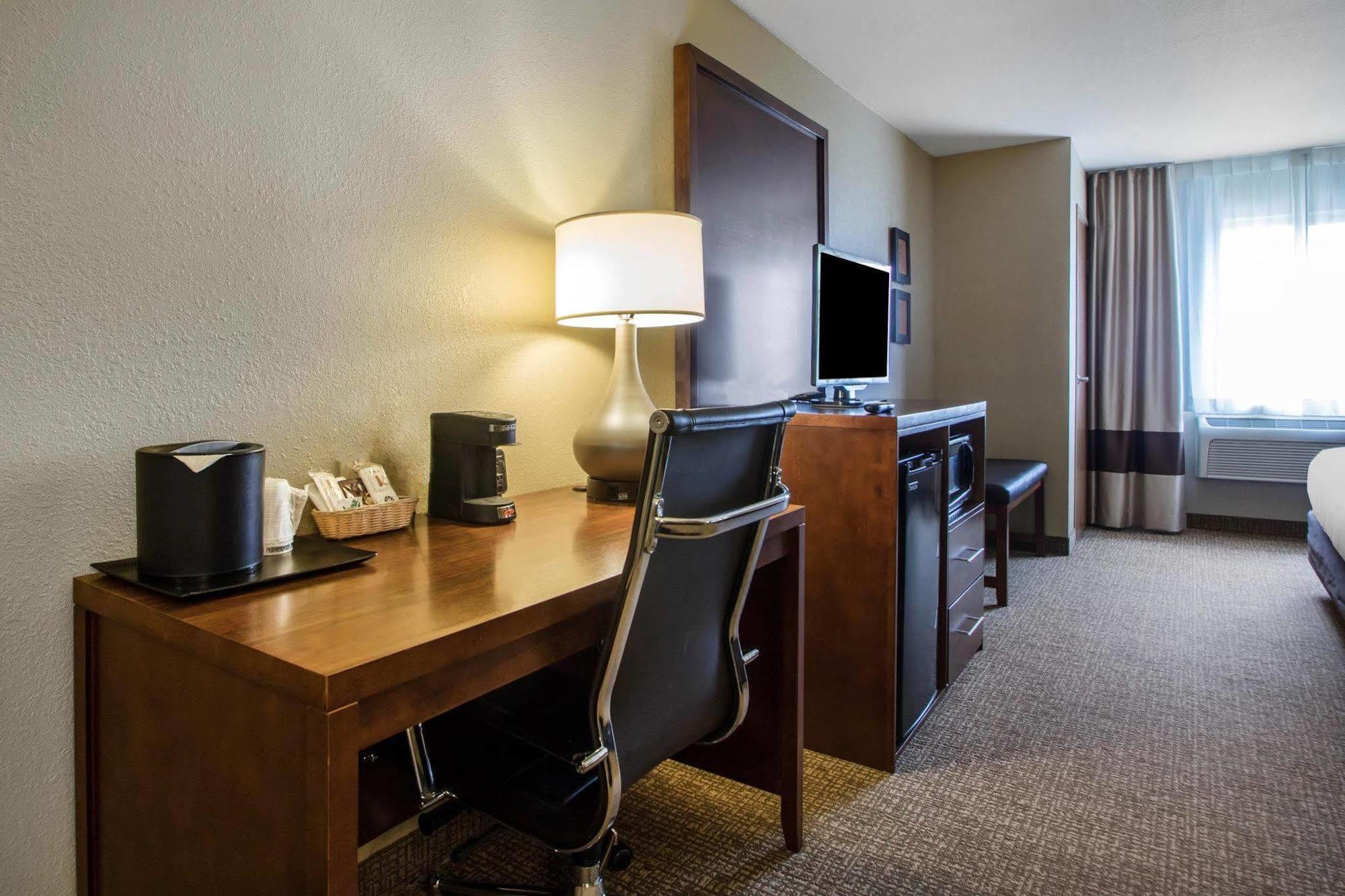 Comfort Suites Johnson Creek Conference Center Luaran gambar